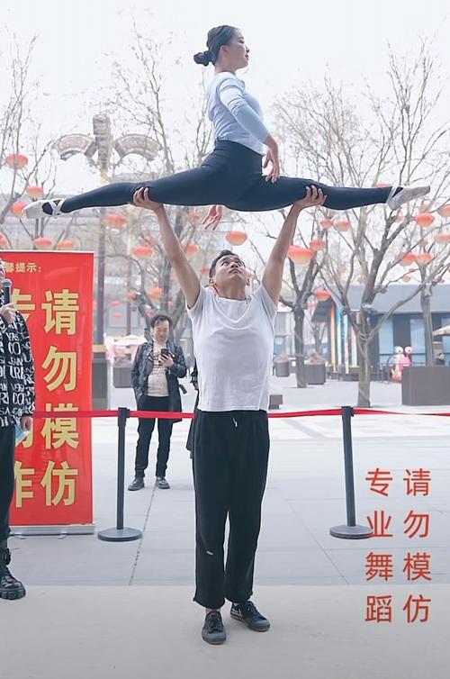 新澳门彩历史开奖记录走势图大全和杂技演员表演中摔落与杂技演员表演中摔落的是谁
